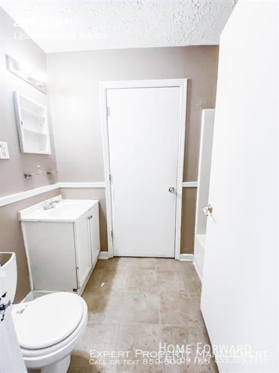 1216 Hammond Ave - Photo 4 of 12