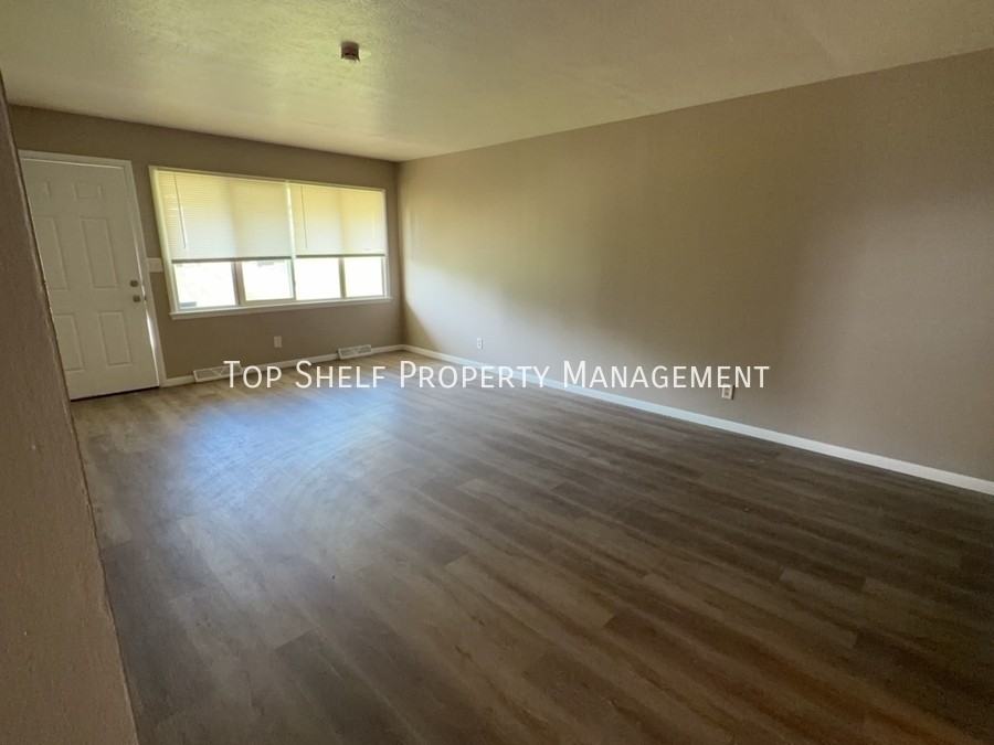 2425 Welbeck Rd - Photo 2 of 11