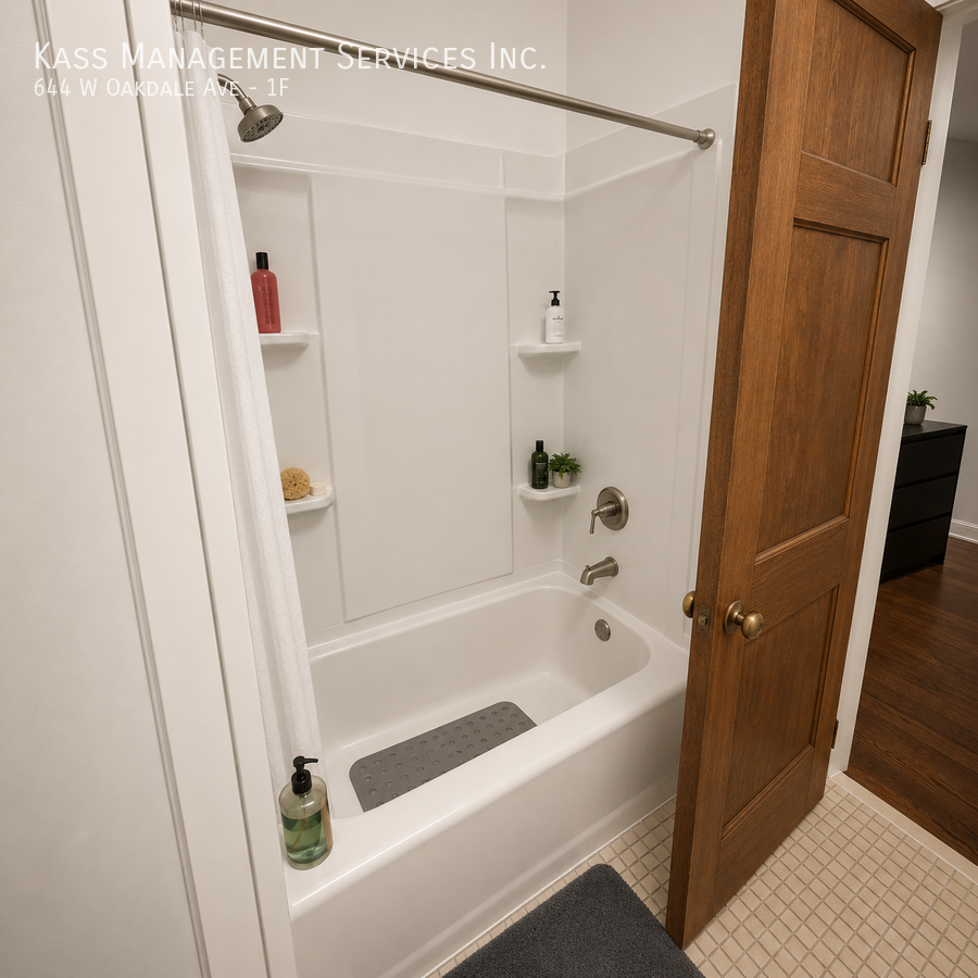 644 W Oakdale Ave #1F - Photo 6 of 10
