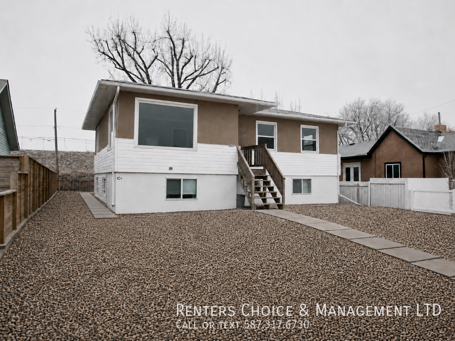 5008A 41 Ave - Photo 2 of 16