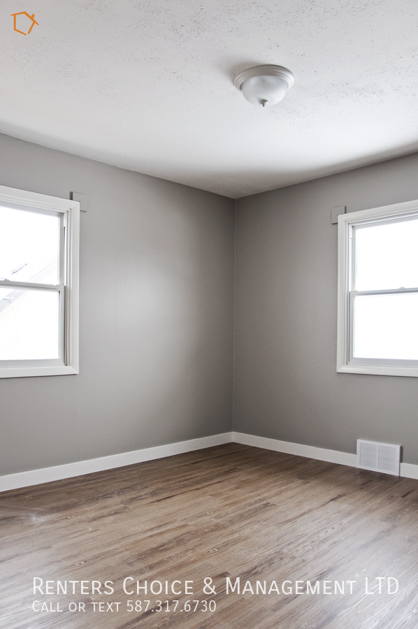 5008A 41 Ave - Photo 5 of 16