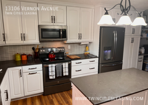 13106 Vernon Ave - Photo 4 of 33