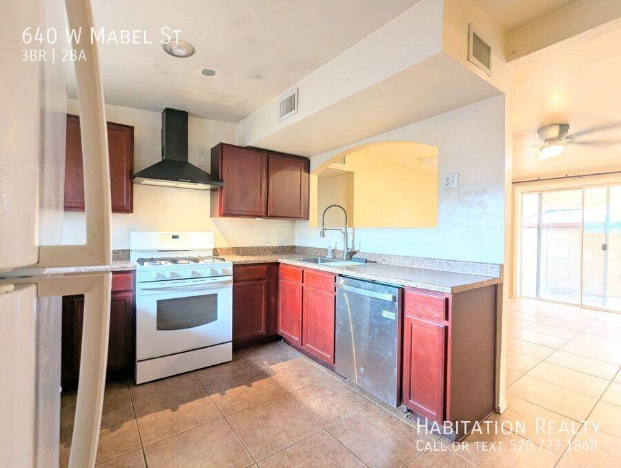640 W Mabel St - Photo 2 of 23