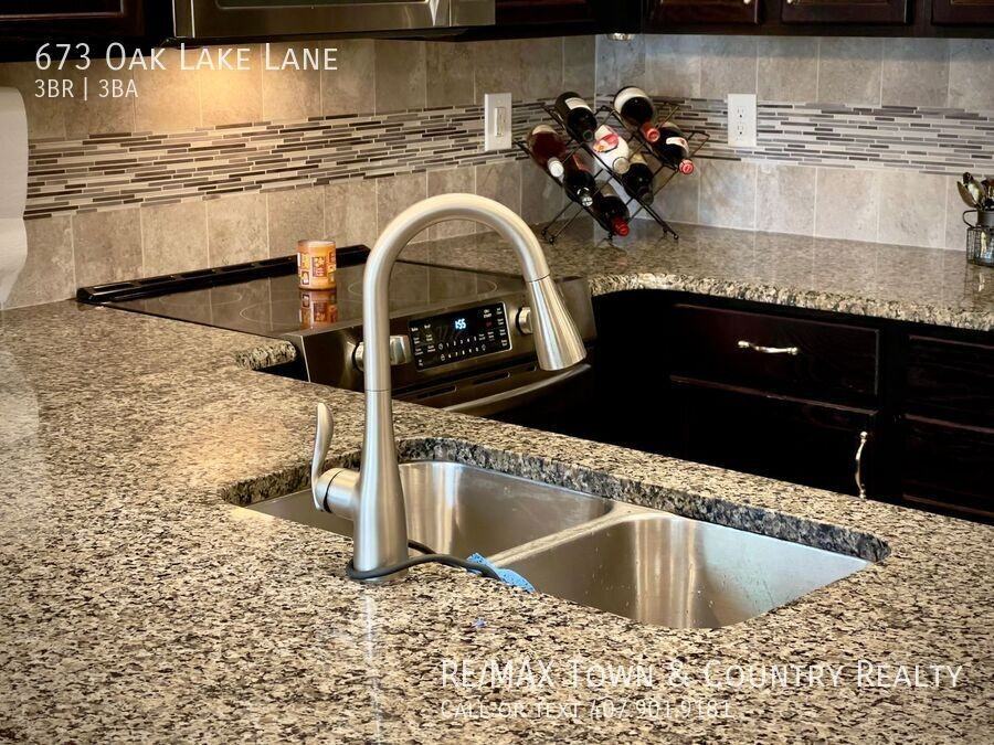 673 Oak Lake Ln - Photo 4 of 36