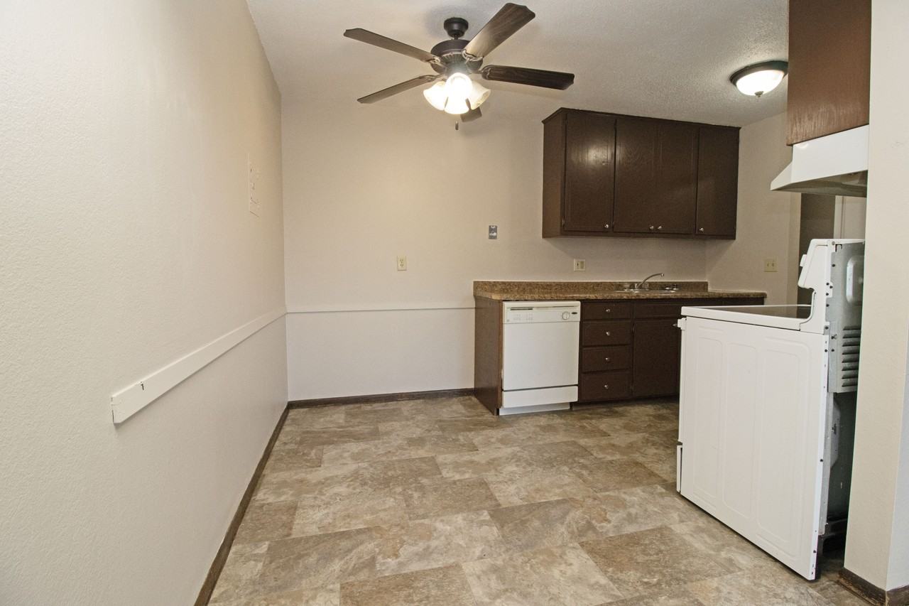 625 12th Ave N #212 - Photo 3 of 13