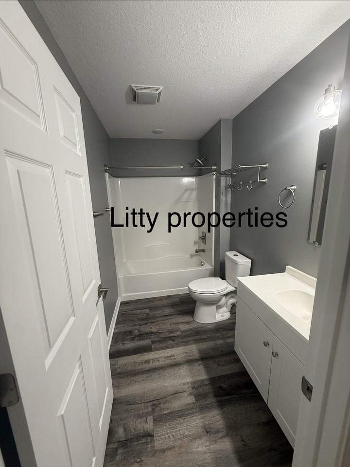 1072 Ozark Ave #NA - Photo 2 of 9