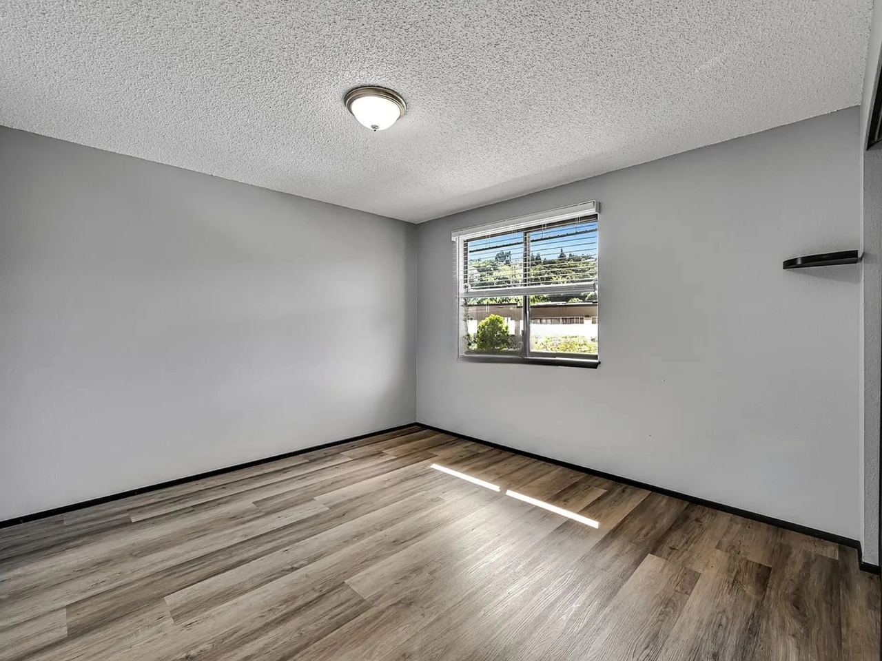 912 Algona Blvd N #B - Photo 2 of 17