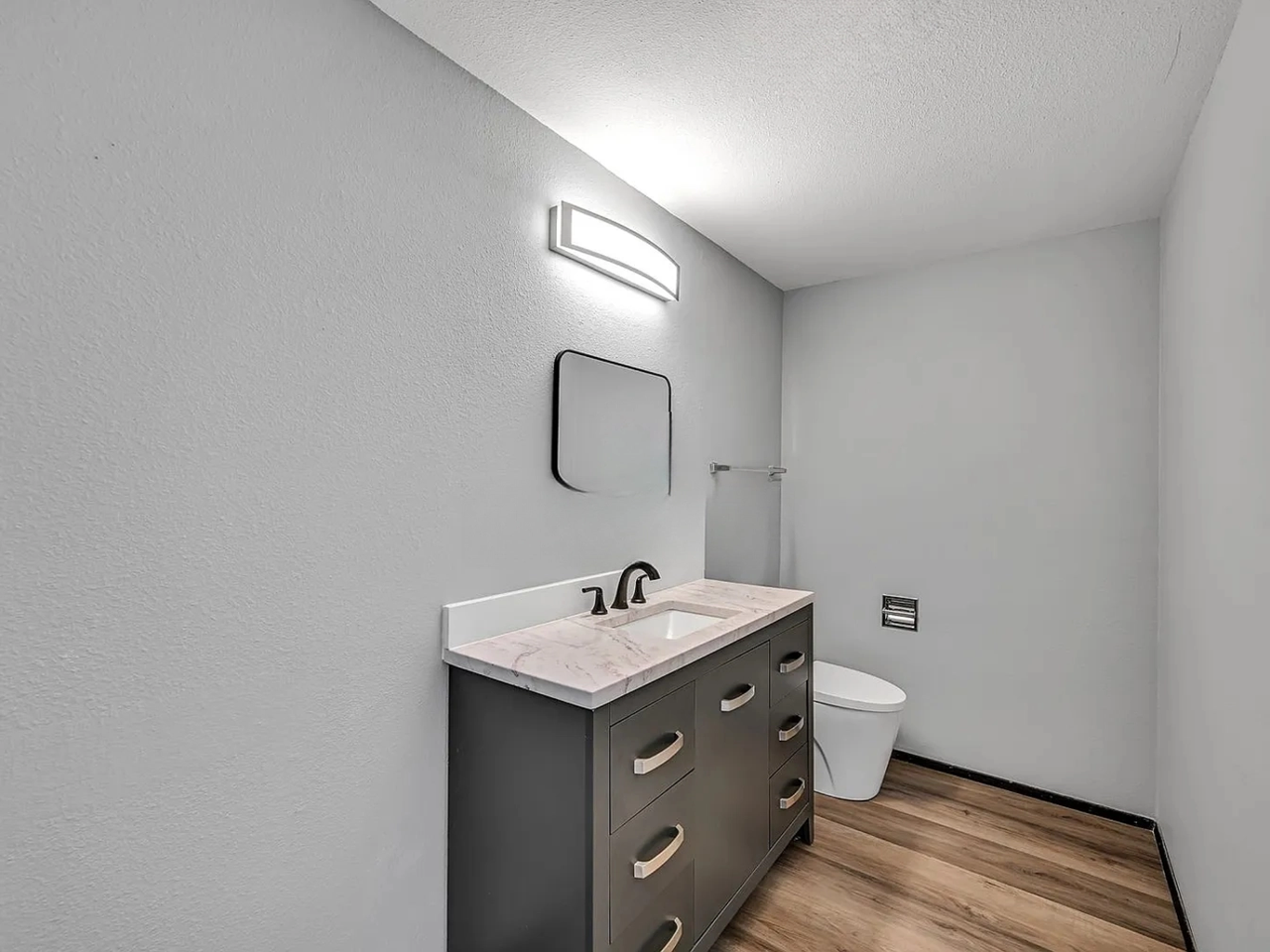 912 Algona Blvd N #B - Photo 5 of 17