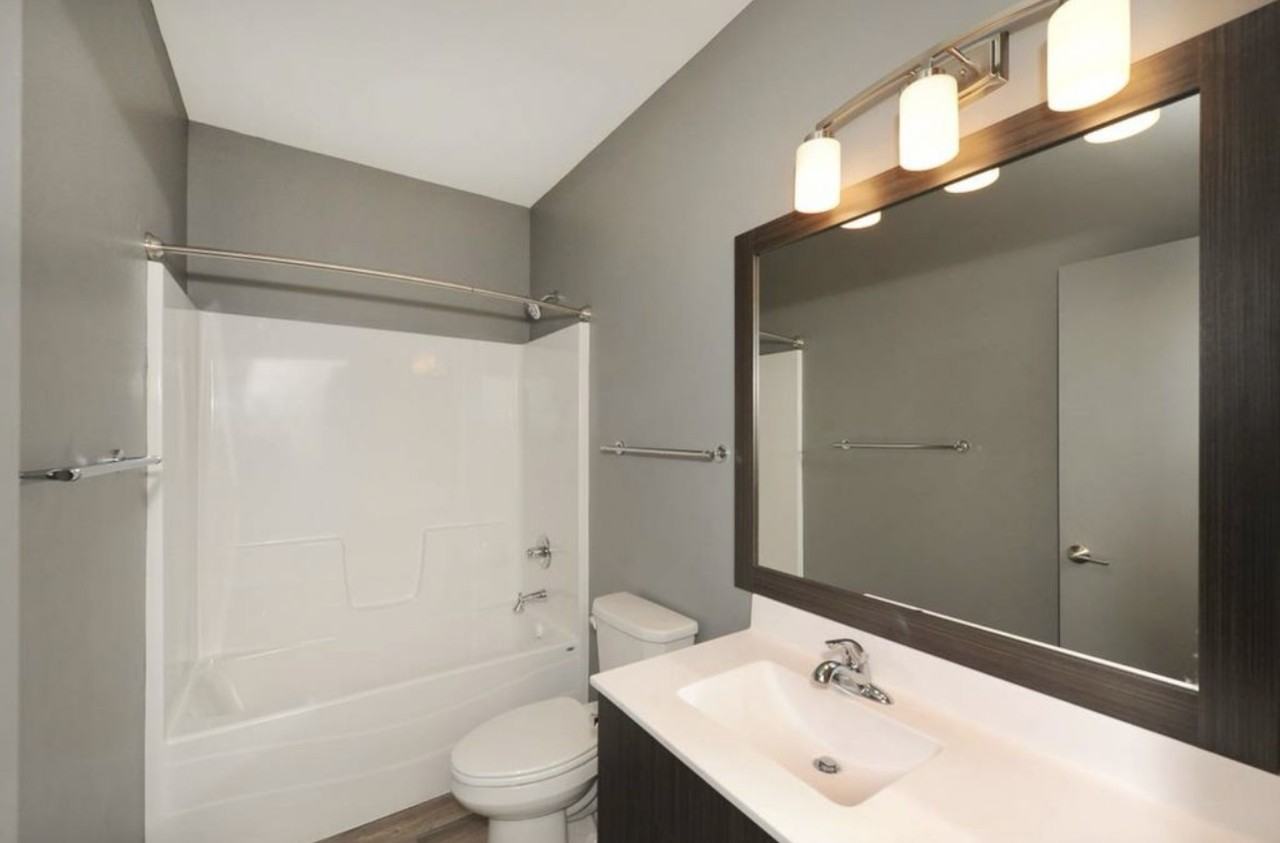617 10th Ave Se #301 - Photo 4 of 5