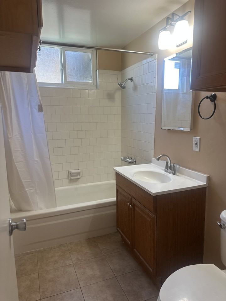 5422 Bishop St - Photo 6 of 8