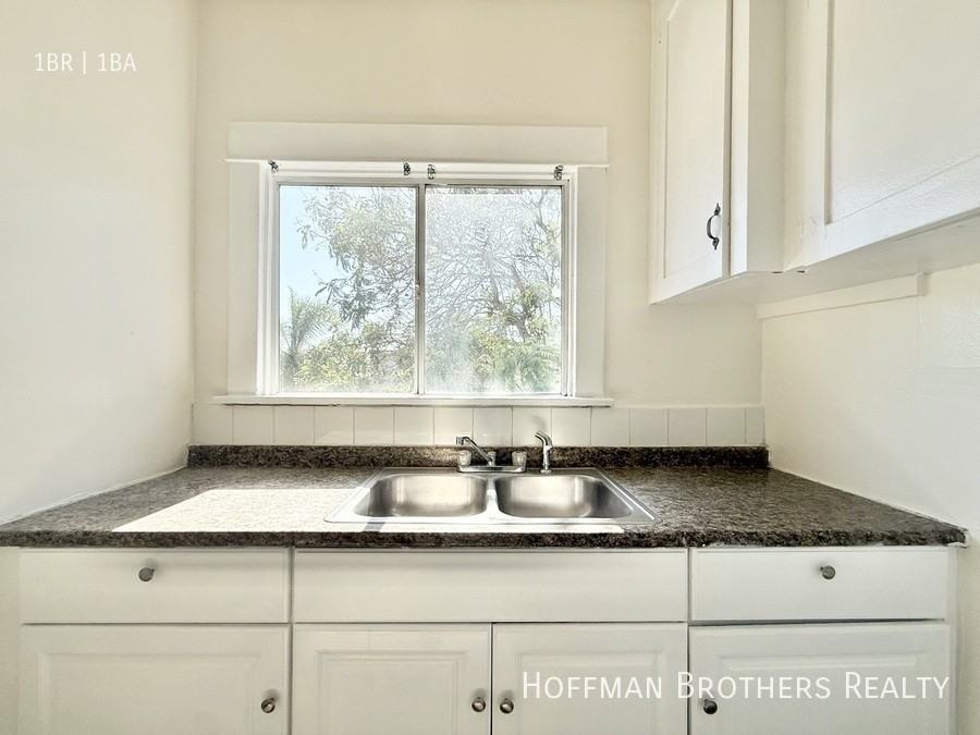 429 W Cowles St - Photo 2 of 7
