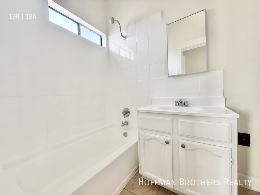 429 W Cowles St - Photo 5 of 7