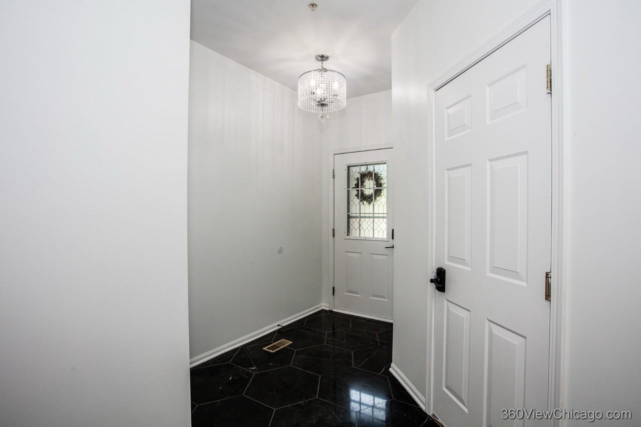 2140 Yale Cir #2140 - Photo 3 of 17