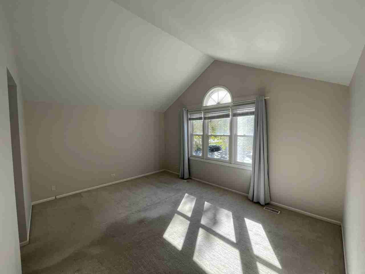 1943 W White Oak St #1943 - Photo 5 of 9