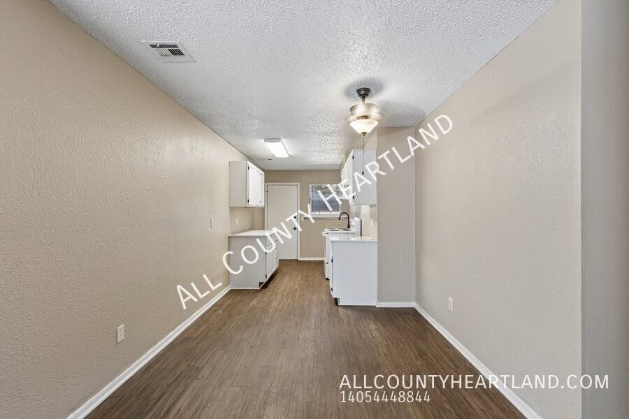 119 Woodman Dr - Photo 4 of 10