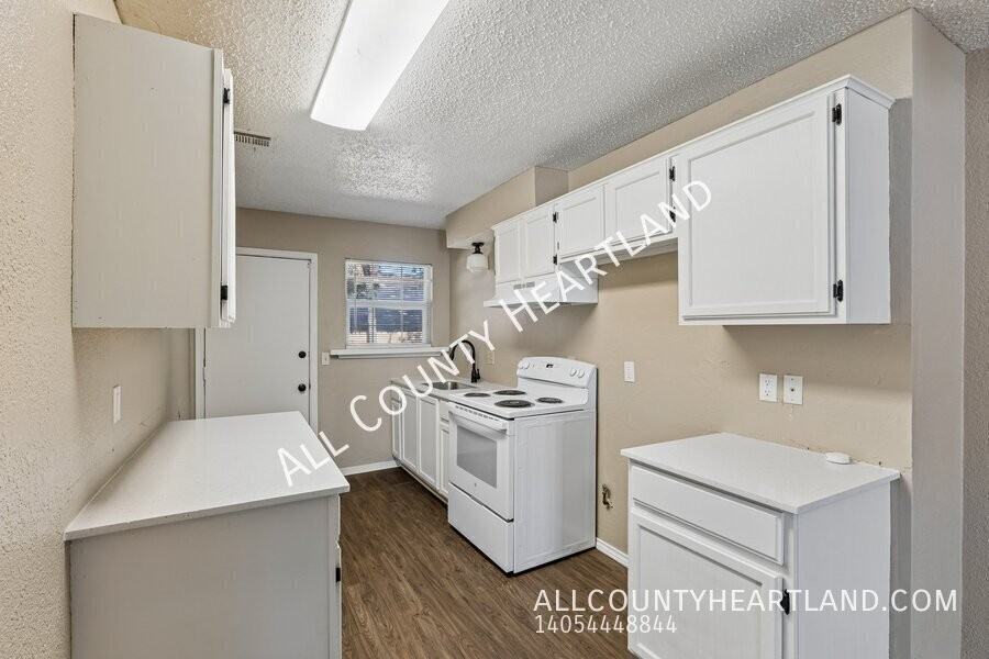 119 Woodman Dr - Photo 5 of 10