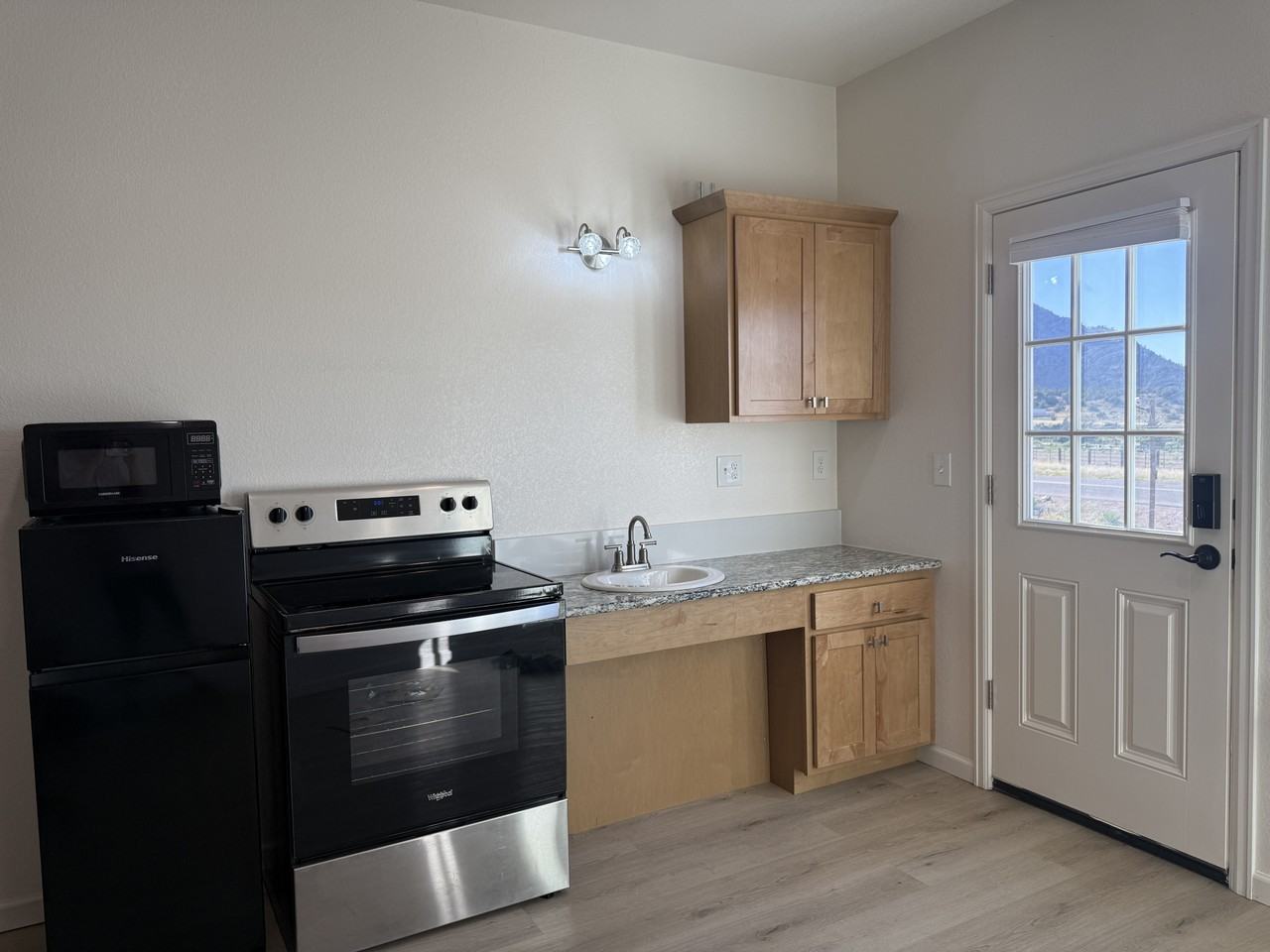 1744 Mariposa Rd #B1 - Photo 3 of 27