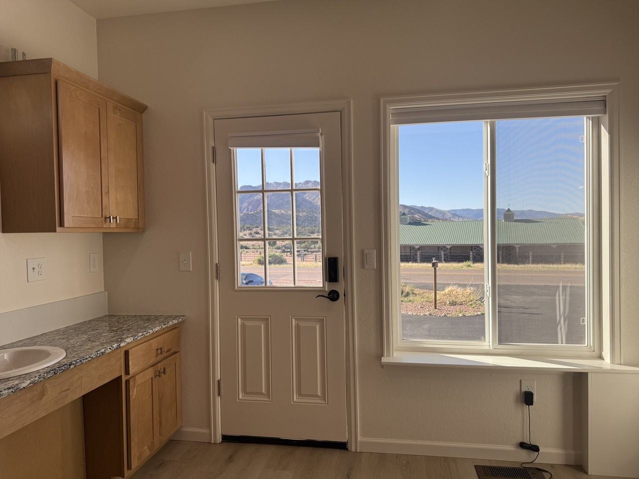 1744 Mariposa Rd #B1 - Photo 4 of 27