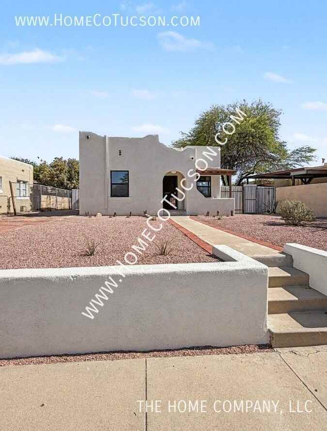 1812 E 9th St - Photo 2 of 24