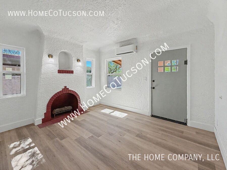 1812 E 9th St - Photo 5 of 24