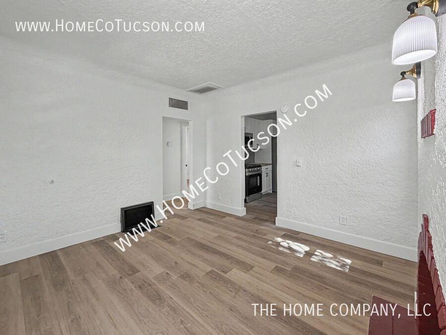 1812 E 9th St - Photo 7 of 24