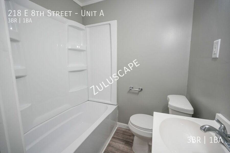 218 E 8th St #A - Photo 5 of 15