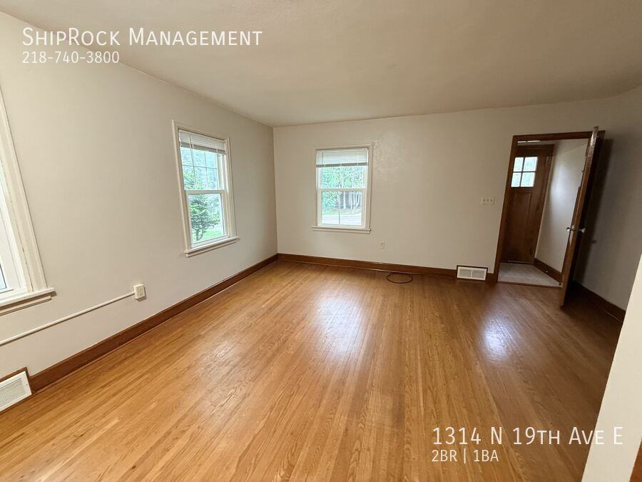 1314 N 19th Ave E - Photo 2 of 12