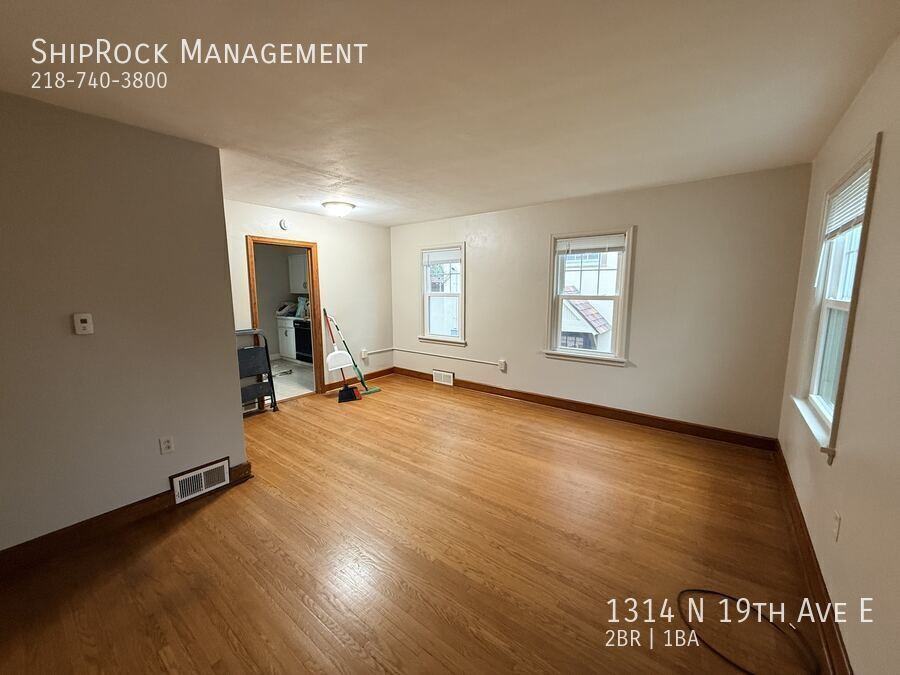 1314 N 19th Ave E - Photo 4 of 12