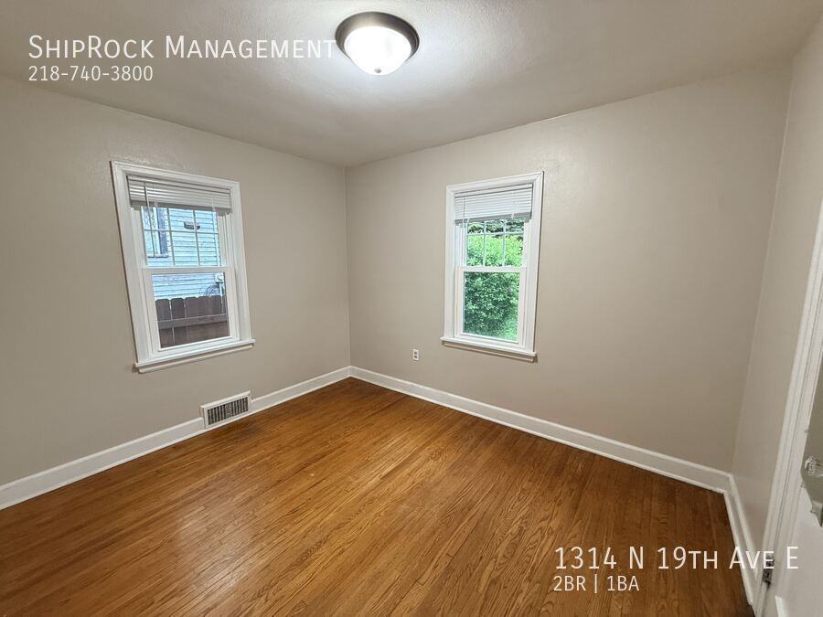 1314 N 19th Ave E - Photo 6 of 12