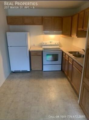 207 Water St #4 - Photo 5 of 10