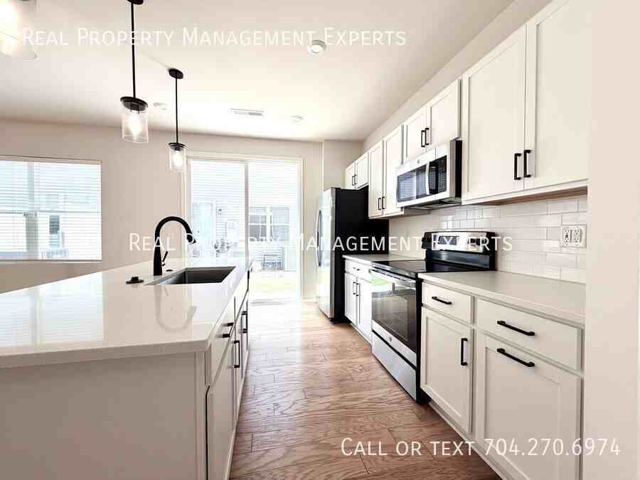 6016 Caprera Way - Photo 3 of 17