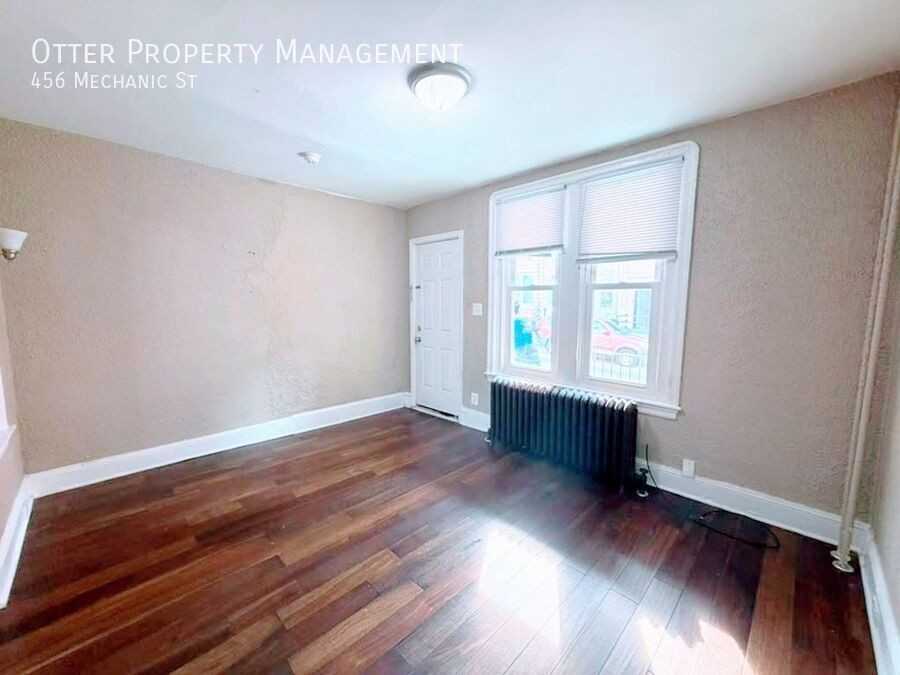 456 E Mechanic St - Photo 7 of 37