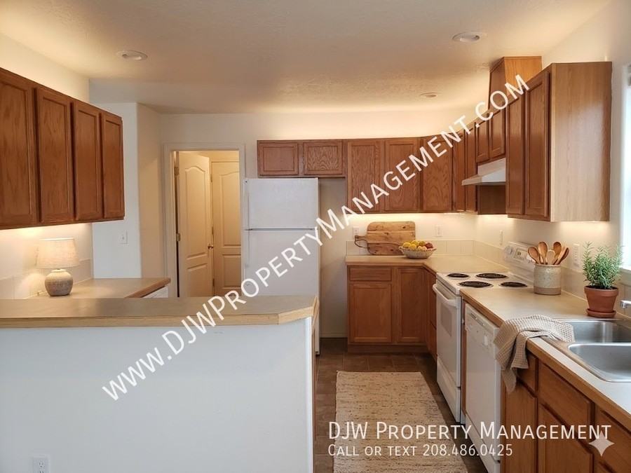 2130 S Dorothy Ave - Photo 3 of 7