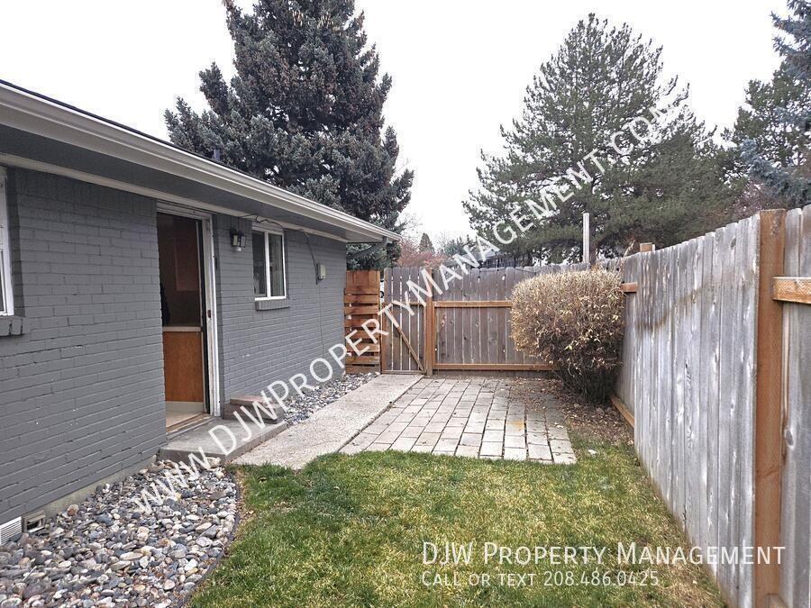 1627 W Martha St - Photo 2 of 9
