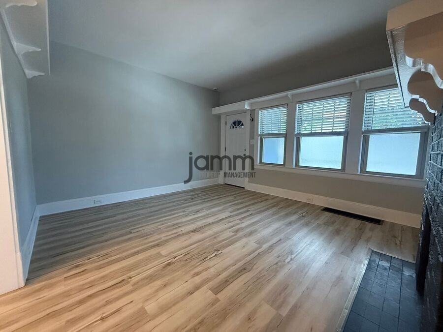 1441 W 58th St - Photo 4 of 21