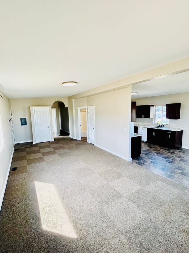 3211 Legacy Loop - Photo 5 of 11