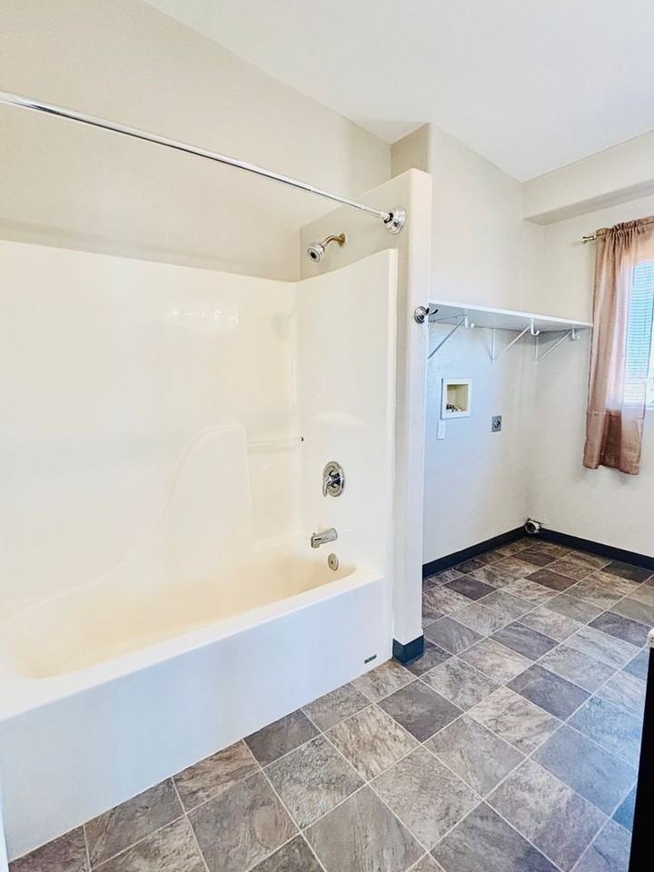 3211 Legacy Loop - Photo 7 of 11