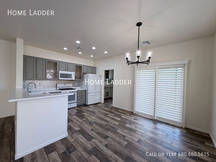 915 E Gold Dust Way - Photo 5 of 22