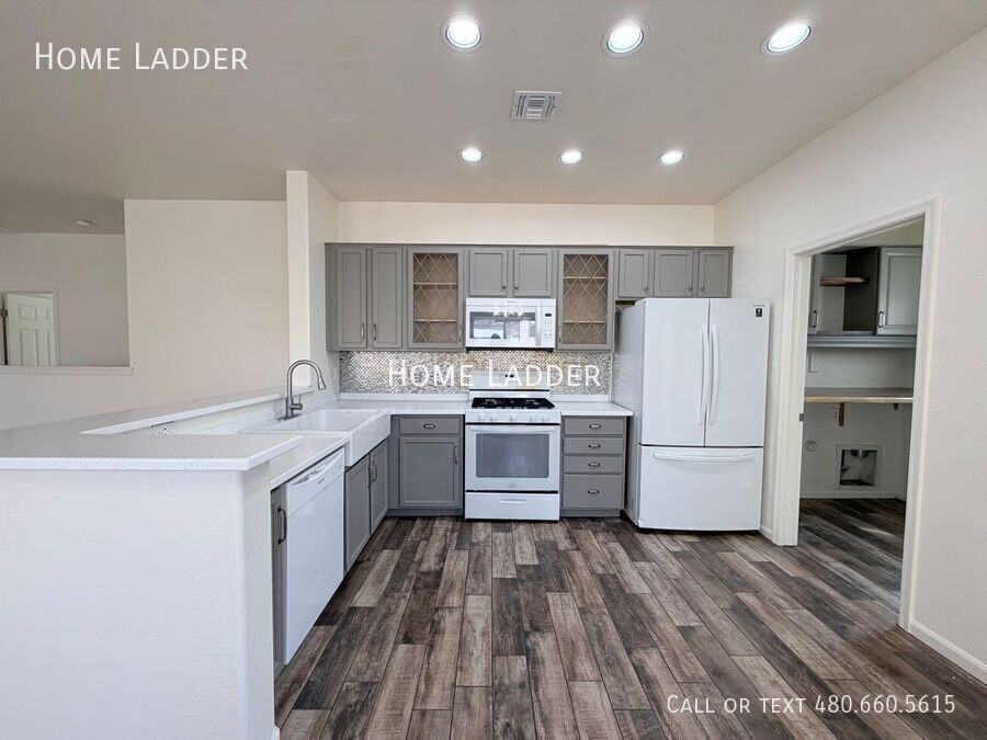 915 E Gold Dust Way - Photo 6 of 22