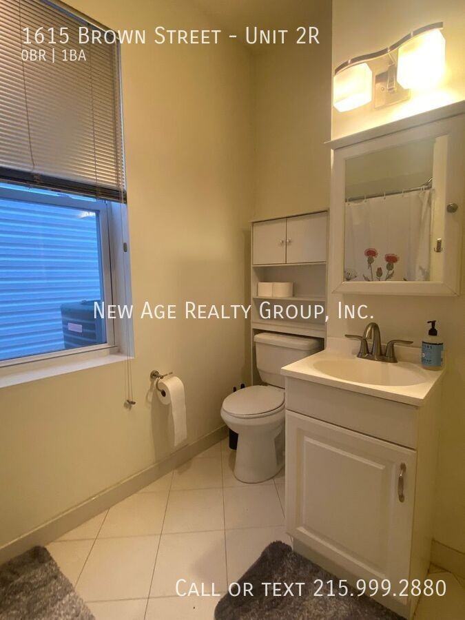 1615 Brown St #2R - Photo 3 of 5