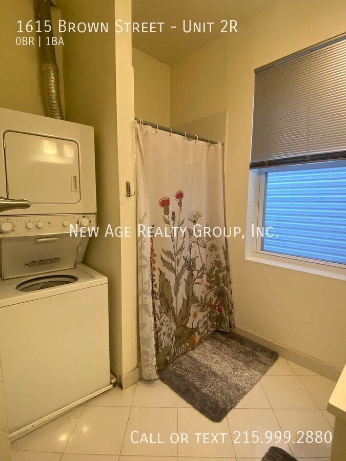 1615 Brown St #2R - Photo 4 of 5