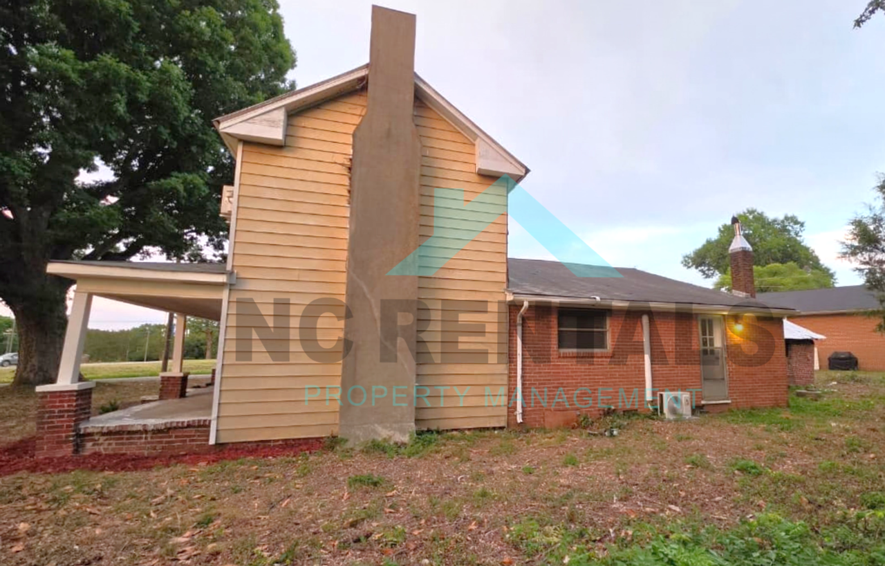 8201 Stokesdale St - Photo 3 of 35