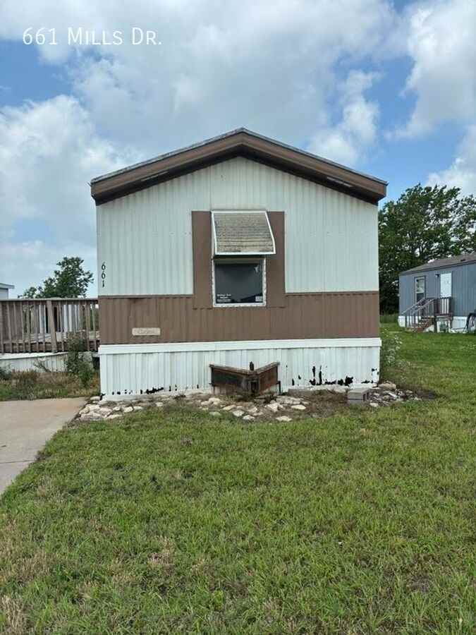 661 Mills Dr - Photo 2 of 18