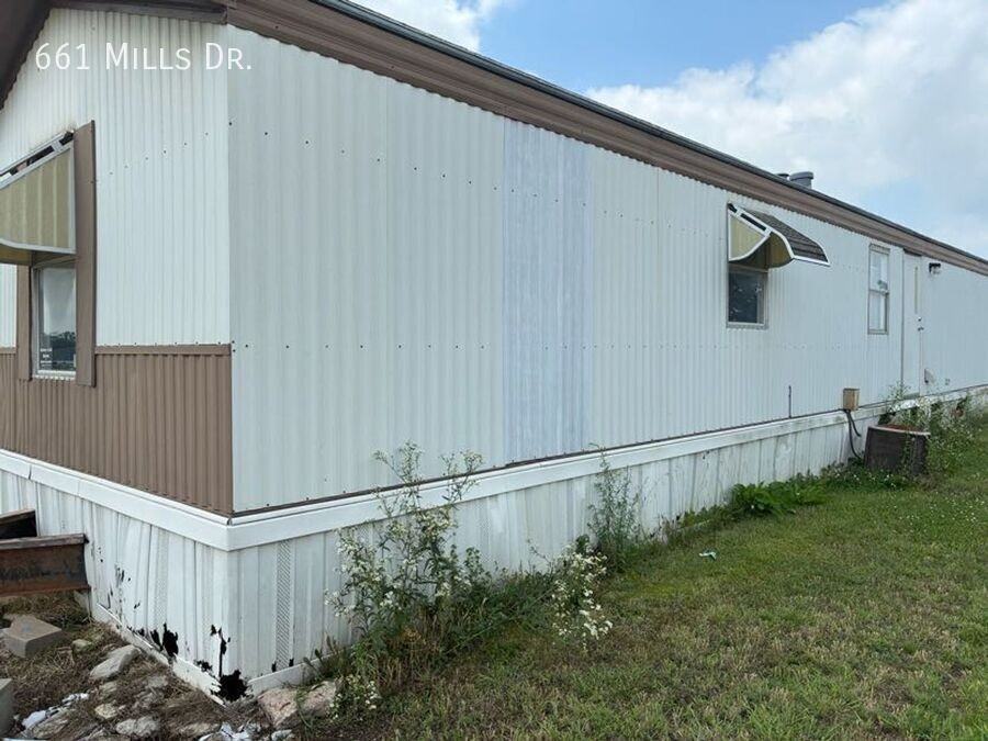 661 Mills Dr - Photo 4 of 18