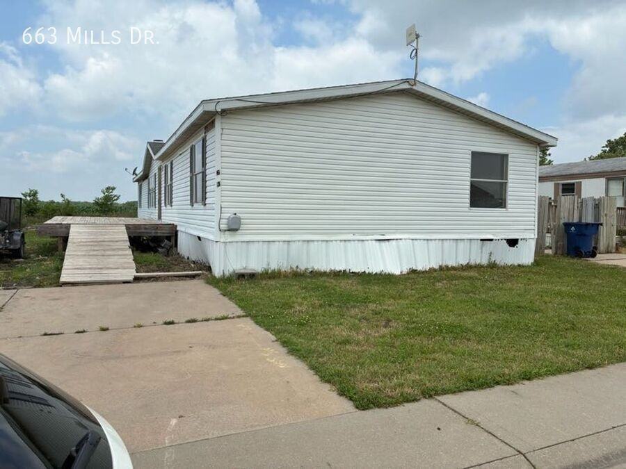 663 Mills Dr - Photo 2 of 26