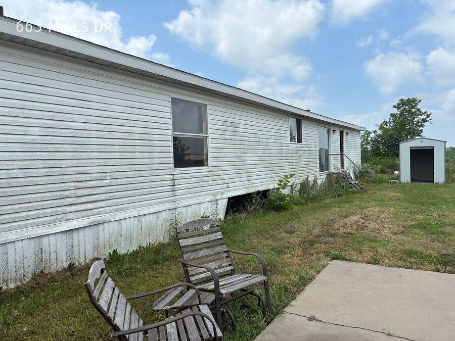 663 Mills Dr - Photo 4 of 26