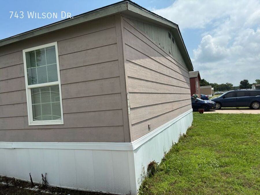 743 Wilson Dr - Photo 3 of 32
