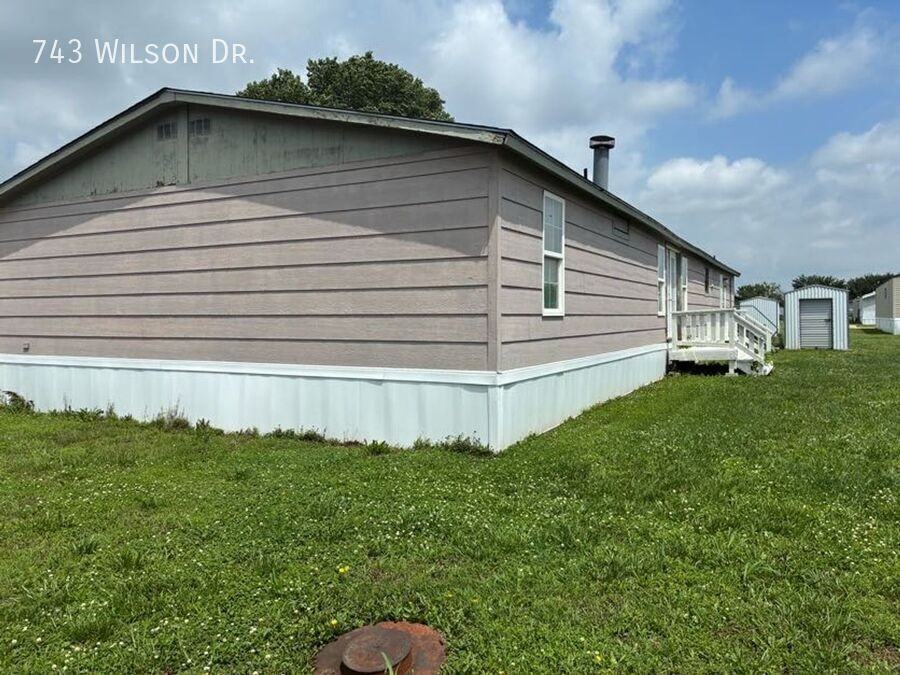 743 Wilson Dr - Photo 4 of 32