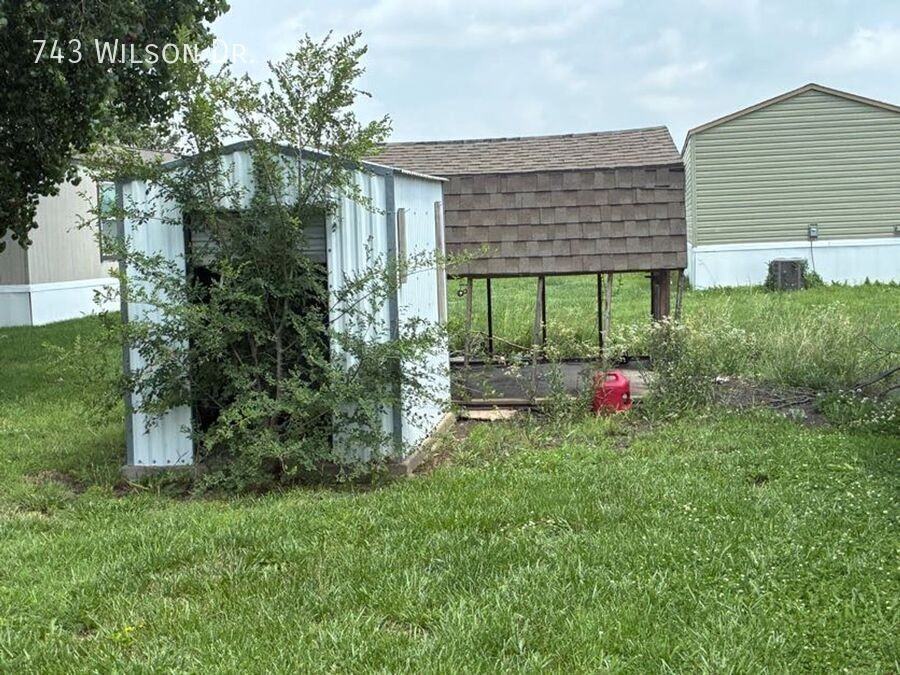 743 Wilson Dr - Photo 7 of 32
