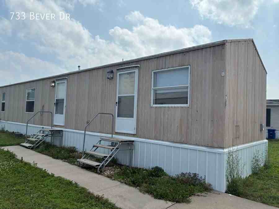 733 Bever Dr - Photo 2 of 12